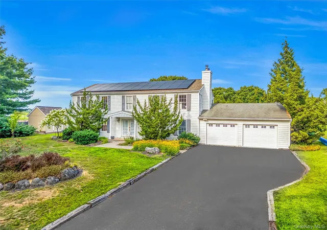 Photo 3 of Single family home for sale at 8 High Meadow Ln, Riverhead, NY 11947 | MLS# 1038540 | Listing updated on 2026-09-30