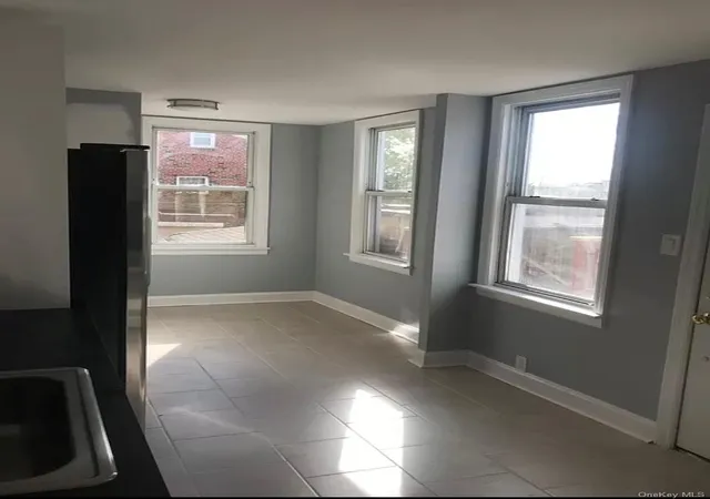 Listing Photo 4 - Condo for sale in building located at 1965 Pilgrim Ave, New York, NY 10461