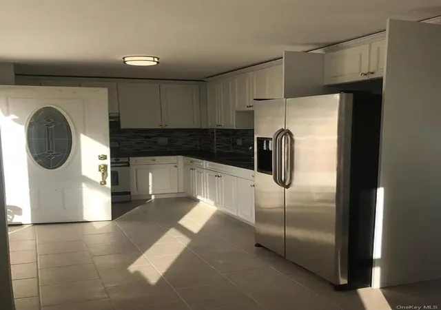 Listing Photo 5 - Condo for sale in building located at 1965 Pilgrim Ave, New York, NY 10461