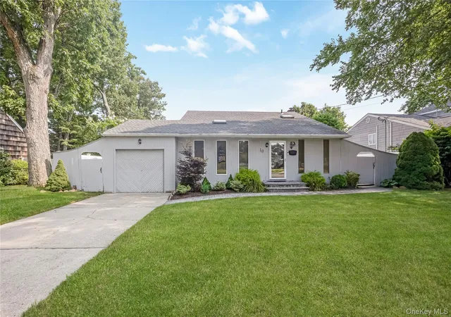 1st image of 10 Larkin St, Babylon, NY 11735 | MLS# 1038552