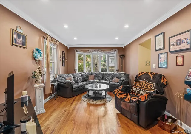 Photo 4 of Single family home for sale at 129 Sweetfield Cir, Yonkers, NY 10704 | MLS# 1038558 | Listing updated on 2026-10-25