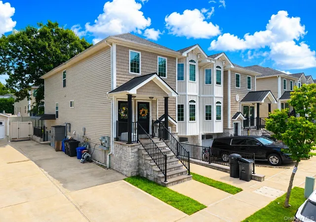 Photo 2 of Multi family home for sale at 15 Wiltshire Ln, New York, NY 10309 | MLS# 1038571 | Listing updated on 2026-08-14