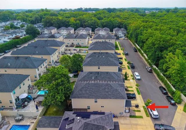 Photo 37 of Multi family home for sale at 15 Wiltshire Ln, New York, NY 10309 | MLS# 1038571 | Listing updated on 2026-08-14