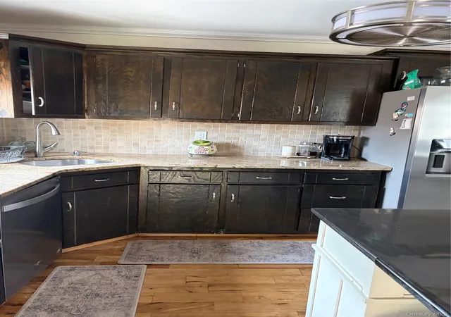 Photo 3 of Single family home for sale at 30 Stone Blvd, Oyster Bay, NY 11758 | MLS# 1038579 | Listing updated on 2026-08-30