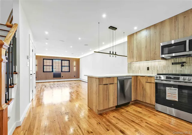 Photo 2 of Single family home for sale at 989 Schenck Ave, New York, NY 11207 | MLS# 1038581 | Listing updated on 2026-10-21