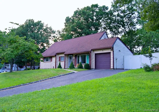 Photo 1 of Single family home for sale at 9 Hudson St, Brookhaven, NY 11727 | MLS# 1038583 | Listing updated on 2026-08-30