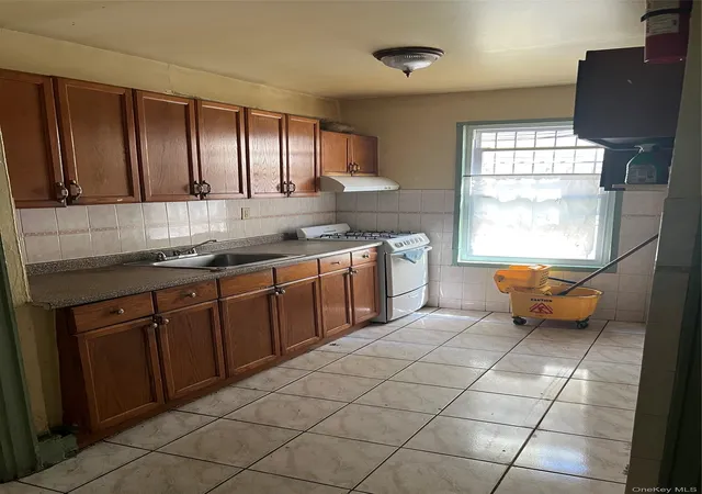Photo 3 of Sale Pending at 37 55 93rd Street, New York, NY 11372 | MLS# 1038585 | Listing updated on 2026-08-30