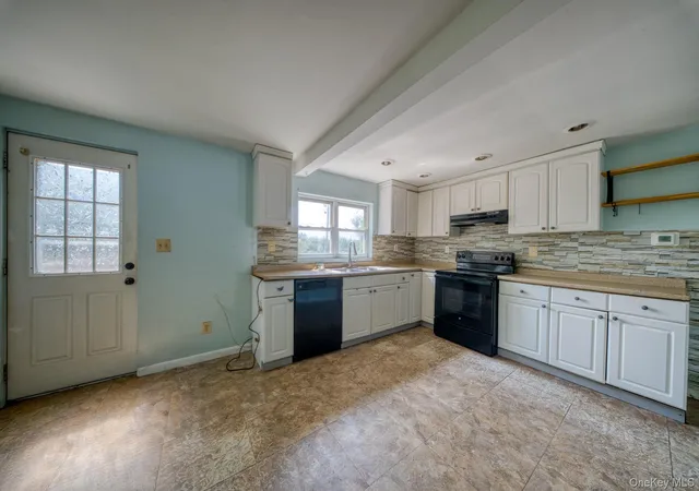 Photo 3 of Single family home for sale at 14 Airport Rd, Middletown, NY 10940 | MLS# 1038590 | Listing updated on 2026-08-20