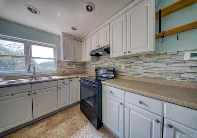 Photo 4 of Single family home for sale at 14 Airport Rd, Middletown, NY 10940 | MLS# 1038590 | Listing updated on 2026-08-20