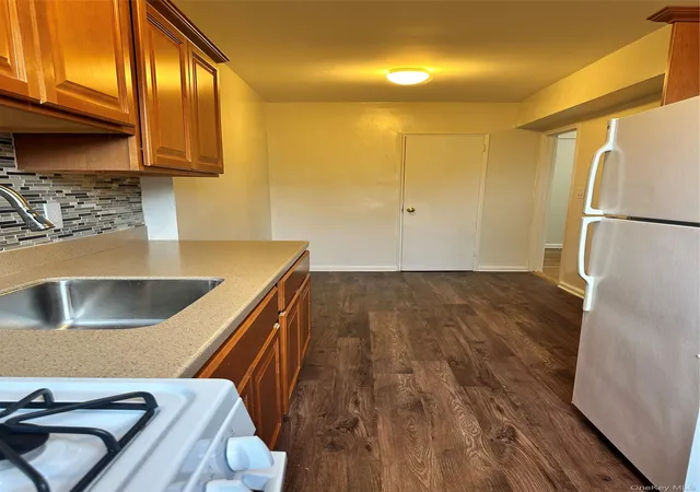 Photo 3 of Condo for sale at 150 25 72 Road #1J, New York, NY 11367 | MLS# 1038603 | Listing updated on 2026-09-01