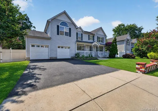 Photo 1 of Single family home for sale at 296 Westchester Ave, West Babylon, NY 11704 | MLS# 1038621 | Listing updated on 2026-09-27
