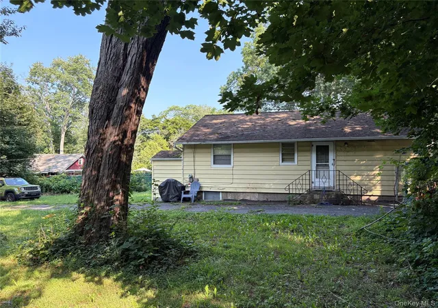 Photo 3 of Sale Pending at 24 Maple St, Warwick (town), NY 10925 | MLS# 1038631 | Listing updated on 2026-09-19