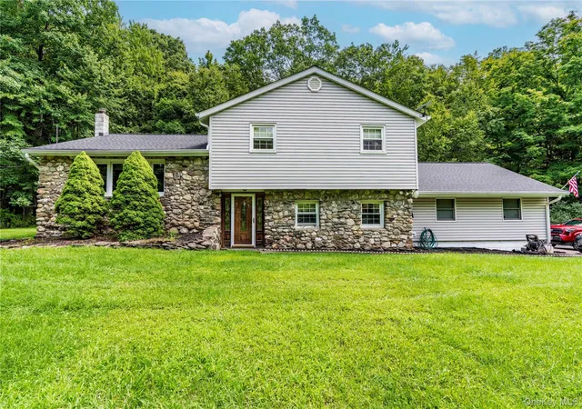 Photo 1 of Single family home for sale at 40 Bloomer Rd, Union Vale, NY 12540 | MLS# 1038640 | Listing updated on 2026-09-19