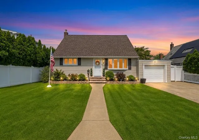 Photo 1 of Sale Pending at 3 Laurie Dr, Oyster Bay, NY 11735 | MLS# 1038641 | Listing updated on 2026-09-03