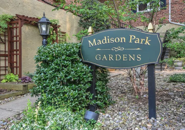 15th image of 14u Madison Park Gardens #14U, North Hempstead, NY 11050 | MLS# 1038645