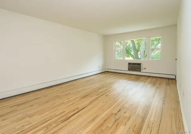 2nd image of 14u Madison Park Gardens #14U, North Hempstead, NY 11050 | MLS# 1038645