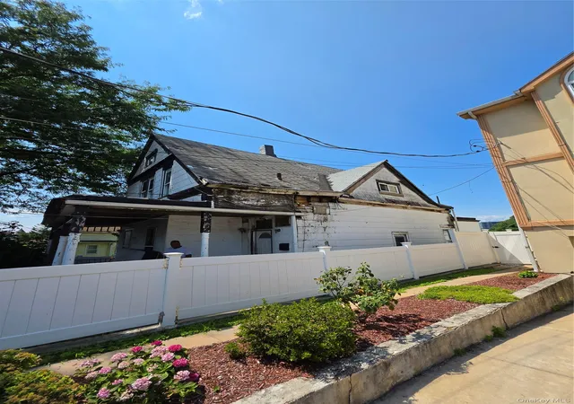 Photo 3 of Single family home for sale at 15 Pearl St, Mount Vernon, NY 10550 | MLS# 1038646 | Listing updated on 2026-09-22