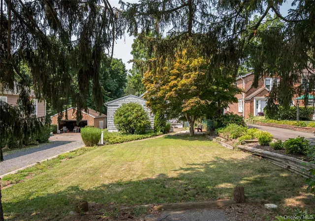 Photo 1 of Single family home for sale at 14 Marlan Ct, Oyster Bay, NY 11579 | MLS# 1038653 | Listing updated on 2026-10-03