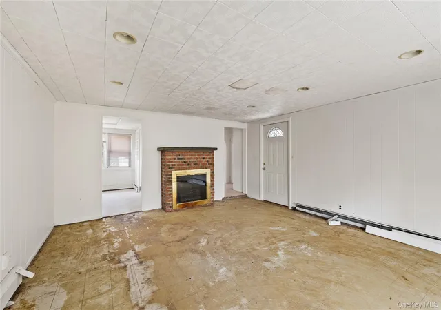 Photo 3 of Single family home for sale at 14 Marlan Ct, Oyster Bay, NY 11579 | MLS# 1038653 | Listing updated on 2026-10-03