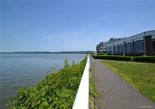 2nd image of 318 Harbor Cove #318, Orangetown, NY 10968 | MLS# 1038675