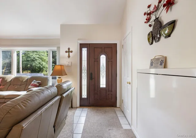 Photo 4 of Single family home for sale at 7 Windmill Ln, Clarkstown, NY 10956 | MLS# 1038676 | Listing updated on 2026-10-01