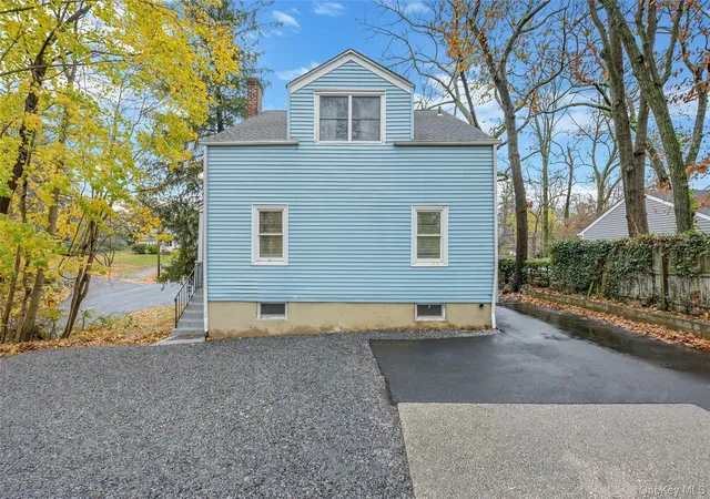 Photo 3 of Sale Pending at 3 Jarvis Ct, Huntington, NY 11743 | MLS# 1038681 | Listing updated on 2026-09-04