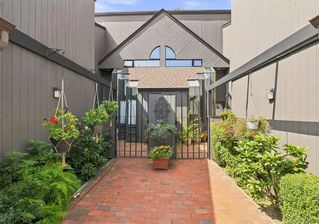 Photo 4 of Condo for sale at 144 Stone Oaks Dr, Greenburgh, NY 10530 | MLS# 1038697 | Listing updated on 2026-09-14