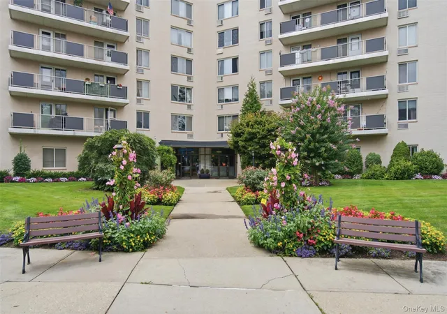 2nd image of 135 Post Ave #2J, North Hempstead, NY 11590 | MLS# 1038701