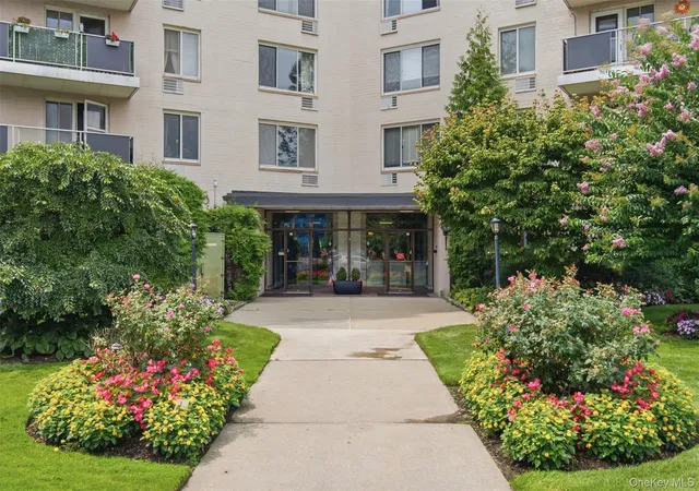 3rd image of 135 Post Ave, Hempstead, NY 11590