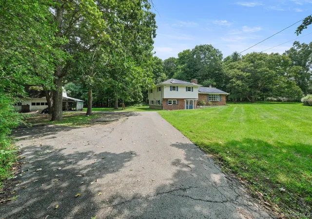 Photo 3 of Sale Pending at 10 Creeden Dr, Middletown, NY 10940 | MLS# 1038714 | Listing updated on 2026-09-03