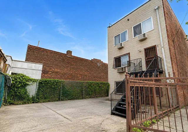 Listing Photo 4 - Condo for sale in building located at 143 Newport St, New York, NY 11212