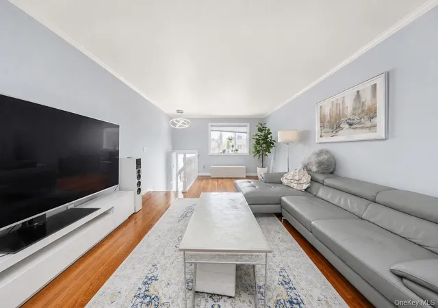 Photo 4 of Sale Pending at 493 Medina St, New York, NY 10306 | MLS# 1038812 | Listing updated on 2026-10-02