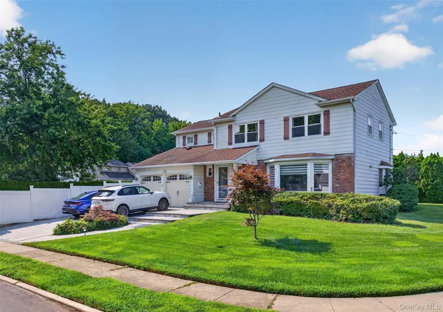 Photo 2 of Single family home for sale at 2 Foxhurst Ct, North Hempstead, NY 11040 | MLS# 1038820 | Listing updated on 2026-10-09