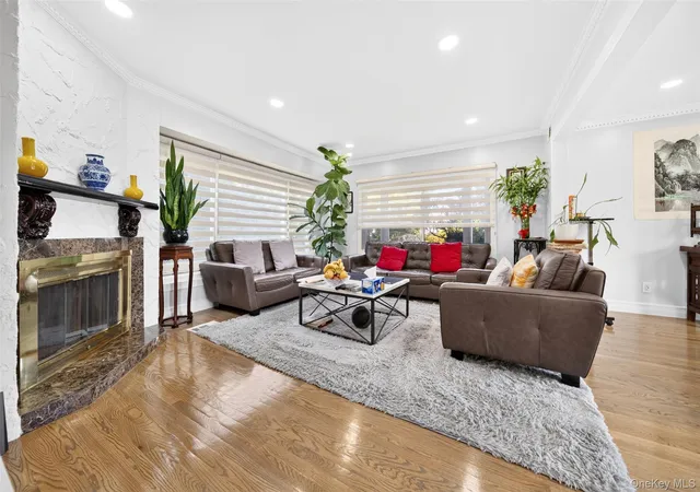 Photo 3 of Single family home for sale at 2 Foxhurst Ct, North Hempstead, NY 11040 | MLS# 1038820 | Listing updated on 2026-10-09