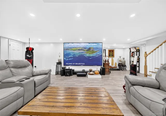 Photo 3 of Single family home for sale at 2 Foxhurst Ct, North Hempstead, NY 11040 | MLS# 1038820 | Listing updated on 2026-10-10