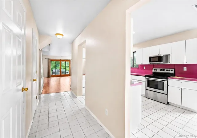 Listing Photo 5 - Condo for sale in building located at 127 Beecher Ave Ext, Islip, NY 11730