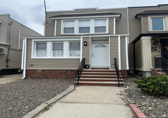 Photo 1 of Single family home for sale at 6918 69th Street, New York, NY 11385 | MLS# 1038841 | Listing updated on 2026-08-29