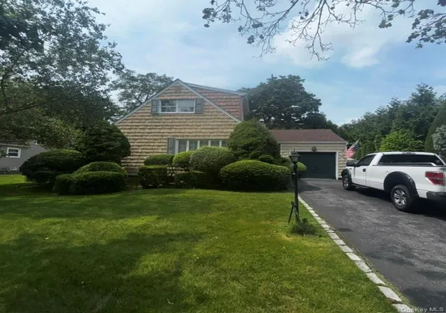 Photo 3 of Sale Pending at 18 W Gaylore Dr, Babylon, NY 11701 | MLS# 1038848 | Listing updated on 2026-10-02