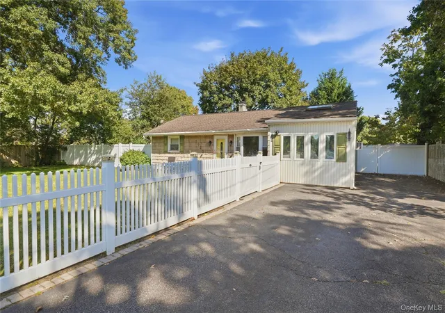 Photo 4 of Single family home for sale at 1023 Udall Rd, Islip, NY 11706 | MLS# 1038855 | Listing updated on 2026-10-08