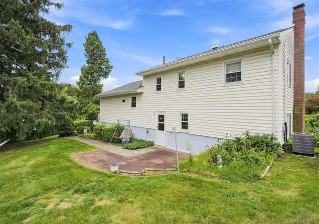 Photo 3 of Single family home for sale at 4 Cannon Dr, New Windsor, NY 12553 | MLS# 1038867 | Listing updated on 2026-08-21