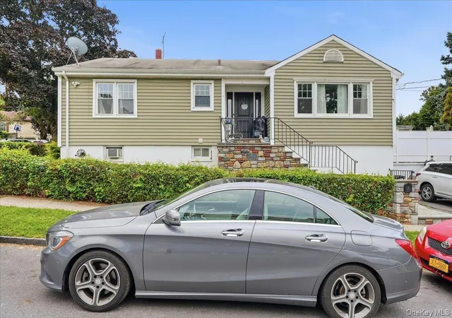 Photo 1 of Single family home for sale at 25 Coolidge Ave, Yonkers, NY 10701 | MLS# 1038877 | Listing updated on 2026-09-04