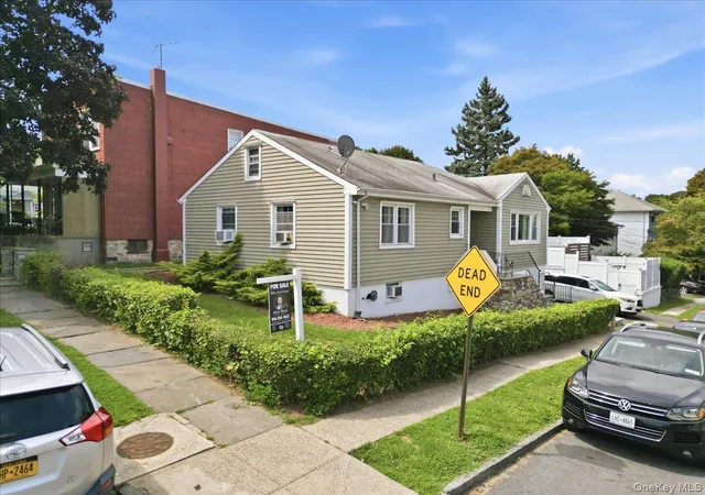 Photo 2 of Single family home for sale at 25 Coolidge Ave, Yonkers, NY 10701 | MLS# 1038877 | Listing updated on 2026-09-04