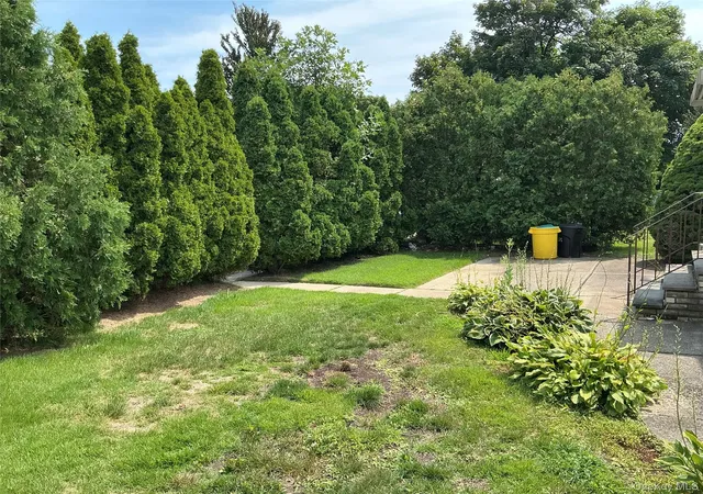 Photo 2 of Sale Pending at 55 Surrey Ln, Oyster Bay, NY 11803 | MLS# 1038888 | Listing updated on 2026-09-04