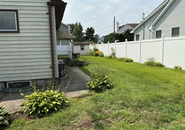 Photo 3 of Sale Pending at 55 Surrey Ln, Oyster Bay, NY 11803 | MLS# 1038888 | Listing updated on 2026-09-04