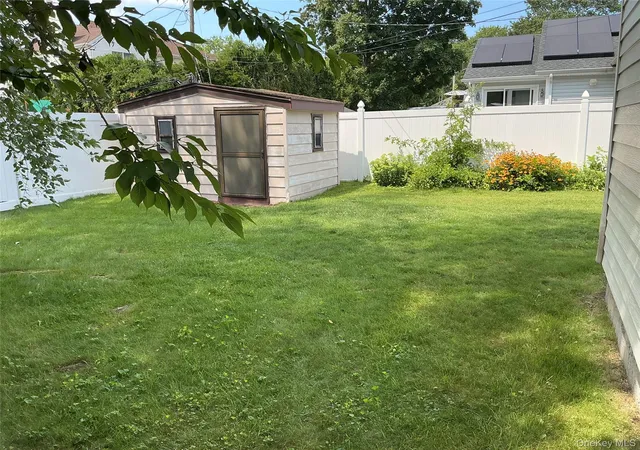 Photo 4 of Sale Pending at 55 Surrey Ln, Oyster Bay, NY 11803 | MLS# 1038888 | Listing updated on 2026-09-04