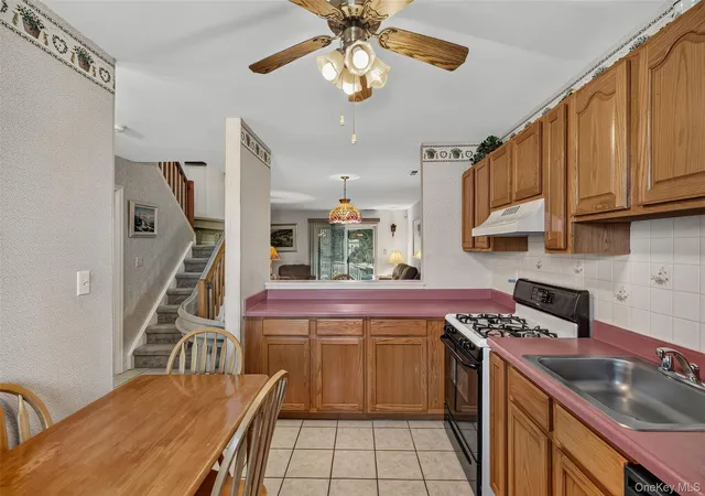 Listing Photo 5 - Condo for sale in building located at 81 Lois Ln, Monroe, NY 10950