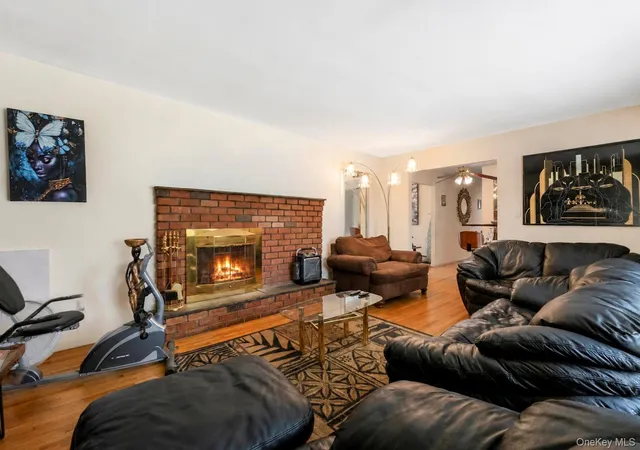 Photo 3 of Single family home for sale at 617 Granny Rd, Brookhaven, NY 11953 | MLS# 1038914 | Listing updated on 2026-09-13