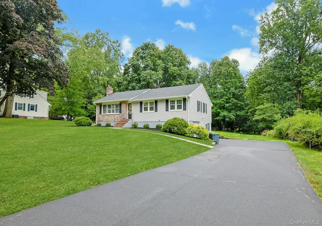 Photo 3 of Sale Pending at 5 Prides Xing, Clarkstown, NY 10956 | MLS# 1038929 | Listing updated on 2026-09-05