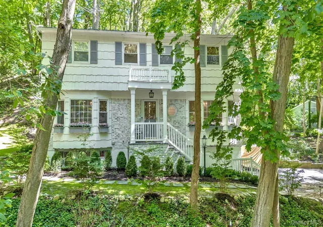 Photo 1 of Single family home for sale at 107 Fleets Cvs Rd, Huntington, NY 11743 | MLS# 1038931 | Listing updated on 2026-09-03