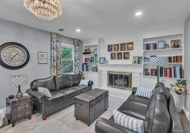 Photo 3 of Single family home for sale at 107 Fleets Cvs Rd, Huntington, NY 11743 | MLS# 1038931 | Listing updated on 2026-09-03